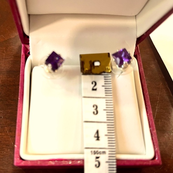 Iolite purple stud earrings - Picture 3 of 4